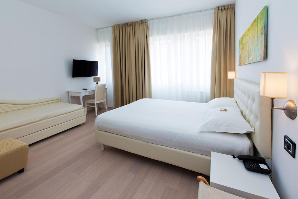 Hotel Maine ฟีนาเลลีกูเร ห้อง รูปภาพ