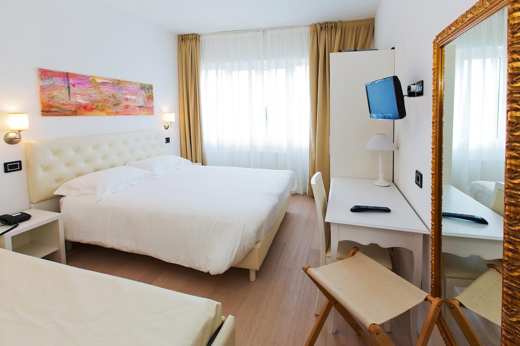 Hotel Maine ฟีนาเลลีกูเร ภายนอก รูปภาพ